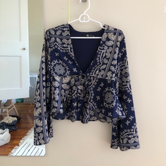 Bell Sleeve, tie front top - Picture 1 of 1